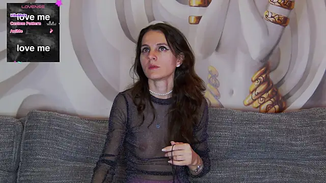Snapshot of hailey_peach chatting on 02-19-25, 06:00 hailey peach online show from 02-19-25, 06:00