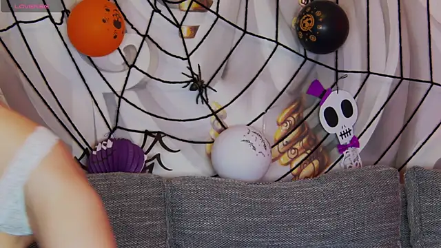 hailey peach online show from 10-30-25, 05:57