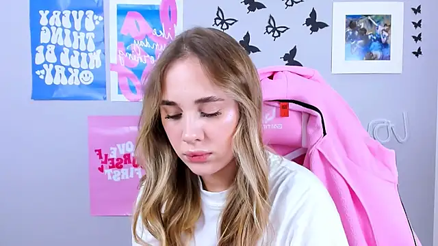 MiaMilas online show from 12-30-24, 12:42