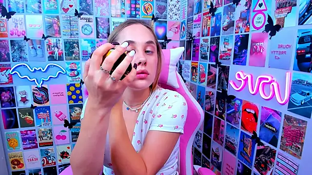 MiaMilas online show from 09-30-25, 05:29