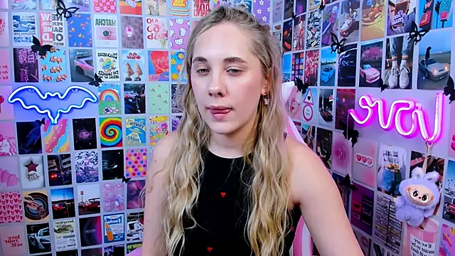 Snapshot of MiaMilas chatting on 01-12-26, 02:22 MiaMilas online show from 01-12-26, 02:22