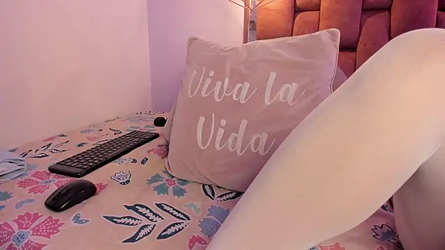 kristakinnky online show from 10-23-25, 01:54