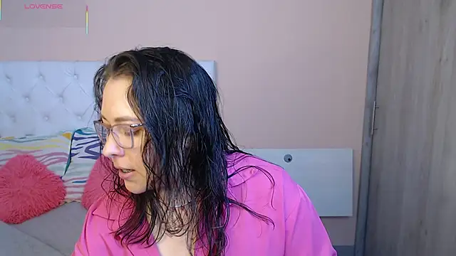 May Carlier online show from 11-29-25, 12:13