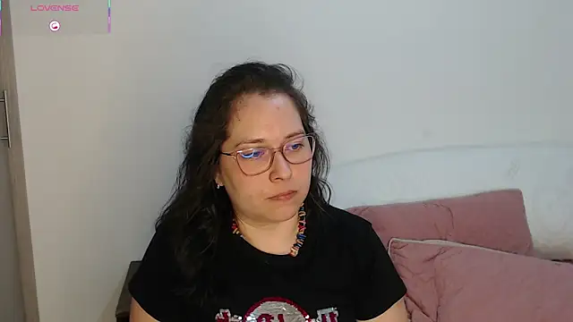 May Carlier online show from 04-10-26, 01:11