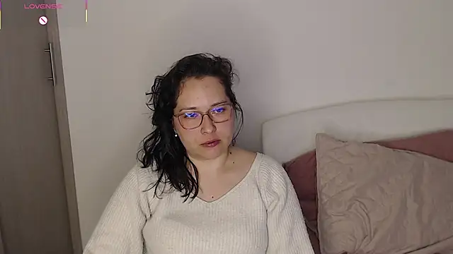May Carlier online show from 04-11-26, 03:00