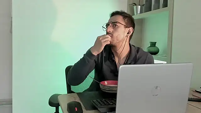 Snapshot of pablo-rincon95 chatting on 01-20-25, 03:18 pablo-rincon95 online show from 01-20-25, 03:18