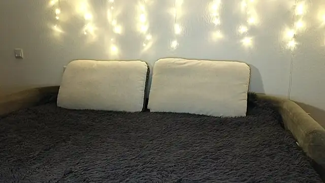 Snapshot of Tutti_Frutt1s chatting on 01-24-25, 05:21 Tutti Frutt1s online show from 01-24-25, 05:21