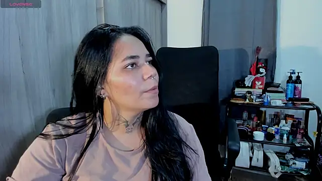 Snapshot of Mabelydani chatting on 05-12-26, 11:02 Mabelydani online show from 05-12-26, 11:02