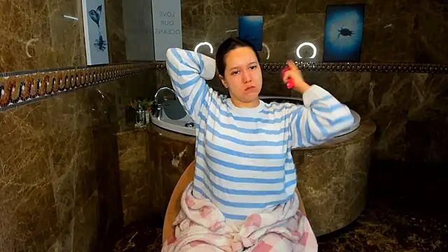 Snapshot of Mira_Karter chatting on 12-05-24, 01:36 Mira Karter online show from 12-05-24, 01:36