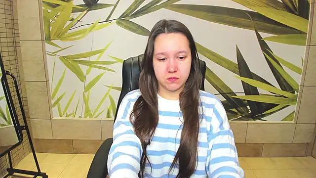 Snapshot of Mira_Karter chatting on 12-08-24, 01:35 Mira Karter online show from 12-08-24, 01:35