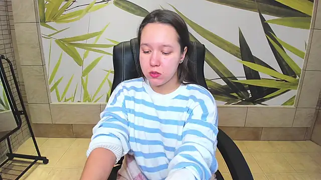 Snapshot of Mira_Karter chatting on 12-08-24, 04:35 Mira Karter online show from 12-08-24, 04:35