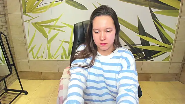 Snapshot of Mira_Karter chatting on 12-08-24, 07:37 Mira Karter online show from 12-08-24, 07:37