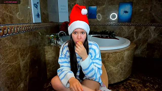 Snapshot of Mira_Karter chatting on 12-15-24, 04:40 Mira Karter online show from 12-15-24, 04:40