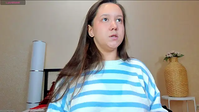 Snapshot of Mira_Karter chatting on 10-20-25, 11:43 Mira Karter online show from 10-20-25, 11:43