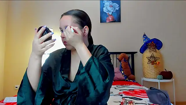 Snapshot of Mira_Karter chatting on 10-30-25, 08:27 Mira Karter online show from 10-30-25, 08:27