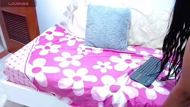 ZuryFerrari online show from 11-21-25, 03:33