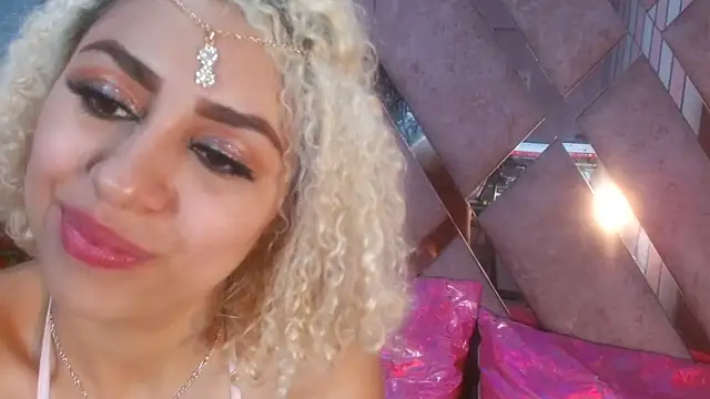 Lucy White   online show from 03-07-25, 09:17