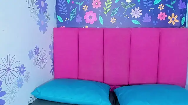 Lucy White   online show from 10-22-25, 08:19