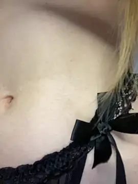 Snapshot of beautiful_angel chatting on 05-17-26, 01:29 beautiful angel online show from 05-17-26, 01:29