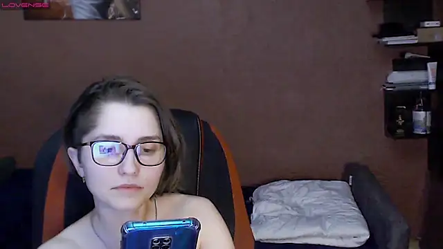 Snapshot of womanstrong78 chatting on 03-02-25, 06:51 womanstrong78 online show from 03-02-25, 06:51