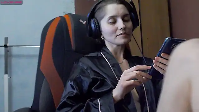 Snapshot of womanstrong78 chatting on 03-06-25, 08:16 womanstrong78 online show from 03-06-25, 08:16