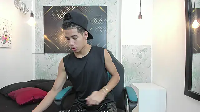 Snapshot of Erick_Zhimerman chatting on 02-10-25, 05:14 Erick Zhimerman online show from 02-10-25, 05:14