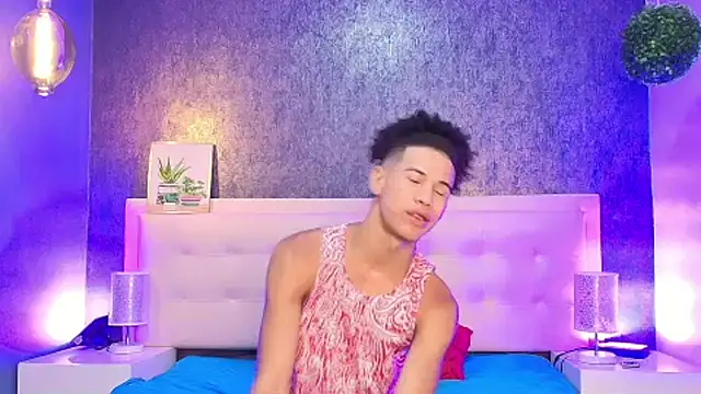 Snapshot of Erick_Zhimerman chatting on 03-17-25, 03:47 Erick Zhimerman online show from 03-17-25, 03:47