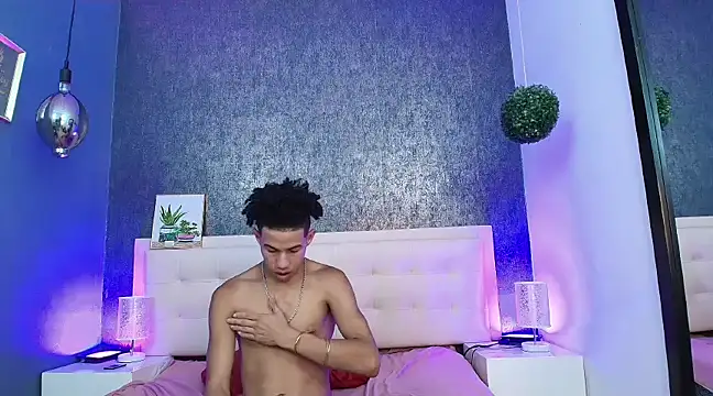 Snapshot of Erick_Zhimerman chatting on 03-19-25, 06:57 Erick Zhimerman online show from 03-19-25, 06:57