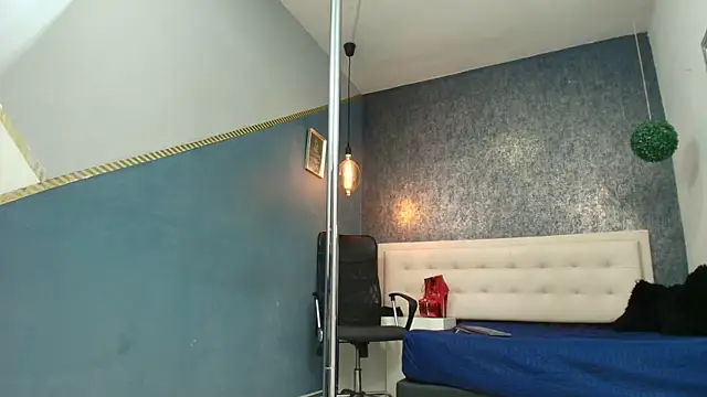 Snapshot of Erick_Zhimerman chatting on 10-04-25, 02:42 Erick Zhimerman online show from 10-04-25, 02:42