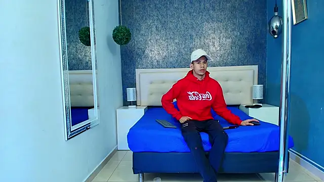 Snapshot of Erick_Zhimerman chatting on 10-12-25, 04:11 Erick Zhimerman online show from 10-12-25, 04:11