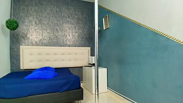 Snapshot of Erick_Zhimerman chatting on 10-15-25, 03:17 Erick Zhimerman online show from 10-15-25, 03:17