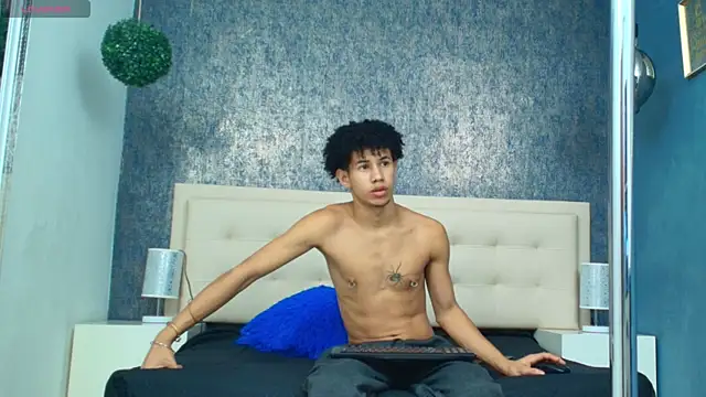 Snapshot of Erick_Zhimerman chatting on 10-18-25, 03:31 Erick Zhimerman online show from 10-18-25, 03:31