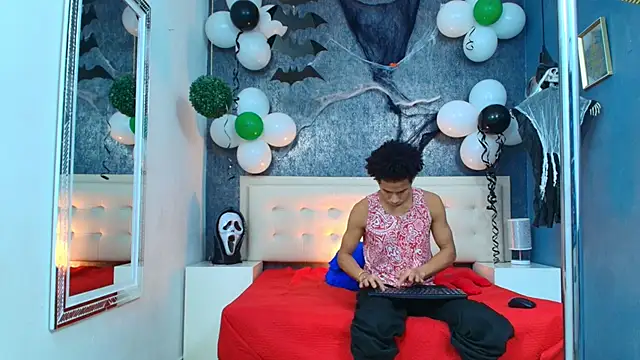 Snapshot of Erick_Zhimerman chatting on 10-26-25, 03:45 Erick Zhimerman online show from 10-26-25, 03:45