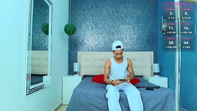 Snapshot of Erick_Zhimerman chatting on 11-08-25, 04:01 Erick Zhimerman online show from 11-08-25, 04:01