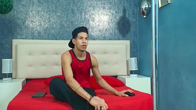 Snapshot of Erick_Zhimerman chatting on 11-24-25, 07:46 Erick Zhimerman online show from 11-24-25, 07:46