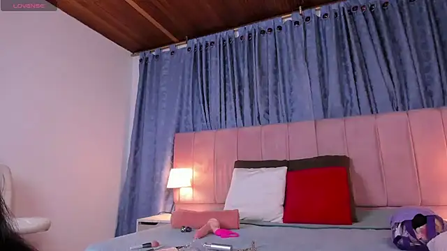 Snapshot of x_milu chatting on 02-08-25, 04:04 x milu online show from 02-08-25, 04:04