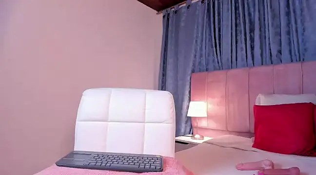 Snapshot of x_milu chatting on 02-14-25, 06:08 x milu online show from 02-14-25, 06:08