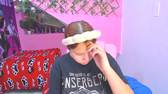 Snapshot of marcellaa303av chatting on 03-10-25, 03:01 marcellaa303av online show from 03-10-25, 03:01