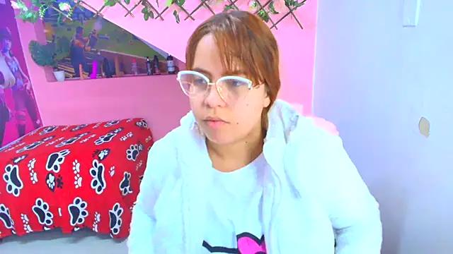 Snapshot of marcellaa303av chatting on 03-21-25, 02:18 marcellaa303av online show from 03-21-25, 02:18