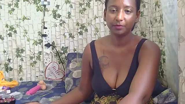 Snapshot of indiantina01 chatting on 01-26-25, 12:33 indiantina01 online show from 01-26-25, 12:33