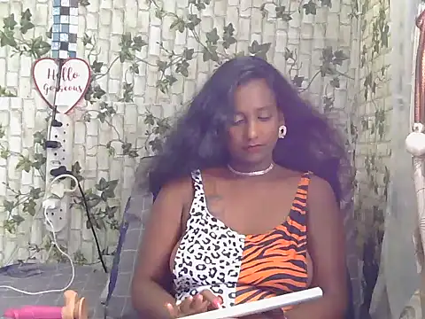 Snapshot of indiantina01 chatting on 02-13-25, 01:15 indiantina01 online show from 02-13-25, 01:15