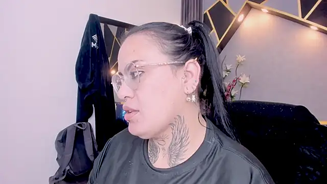 Snapshot of brigittemiller chatting on 06-12-26, 01:37 brigittemiller online show from 06-12-26, 01:37