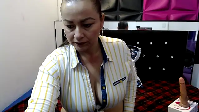 Snapshot of ScarletGlow1 chatting on 01-28-25, 05:35 ScarletGlow1 online show from 01-28-25, 05:35