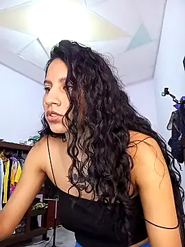 Snapshot of Karii-R chatting on 01-07-25, 03:57 Karii-R online show from 01-07-25, 03:57