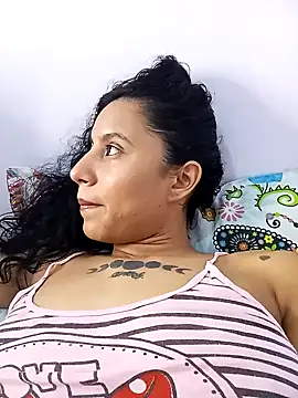 Snapshot of Karii-R chatting on 02-28-25, 04:43 Karii-R online show from 02-28-25, 04:43