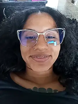 Snapshot of Karii-R chatting on 11-12-25, 12:38 Karii-R online show from 11-12-25, 12:38