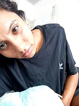 Snapshot of Karii-R chatting on 11-17-25, 06:35 Karii-R online show from 11-17-25, 06:35