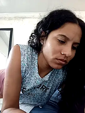 Snapshot of Karii-R chatting on 11-27-25, 01:02 Karii-R online show from 11-27-25, 01:02