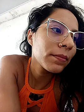 Snapshot of Karii-R chatting on 12-16-25, 01:27 Karii-R online show from 12-16-25, 01:27