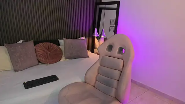 Snapshot of Axel_brunette1 chatting on 09-24-25, 07:39 Axel brunette1 online show from 09-24-25, 07:39